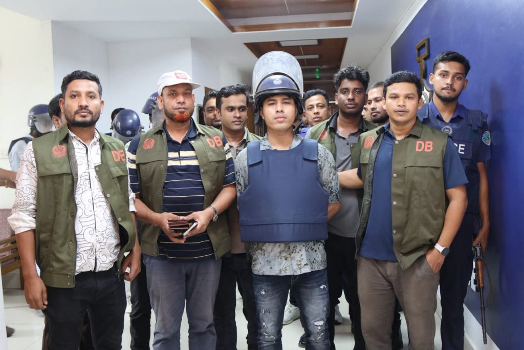 অস্ত্র উদ্ধারে ডেভিড ইমনসহ ৫ সন্ত্রাসীর ১০ দিনের রিমান্ড চাইবে পুলিশ