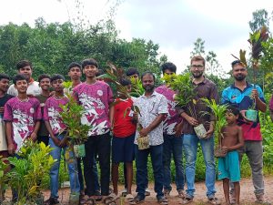 সখীপুরে শোলাপ্রতিমায় মানব কল্যাণ যুব সংঘের বৃক্ষরোপণ কর্মসূচি